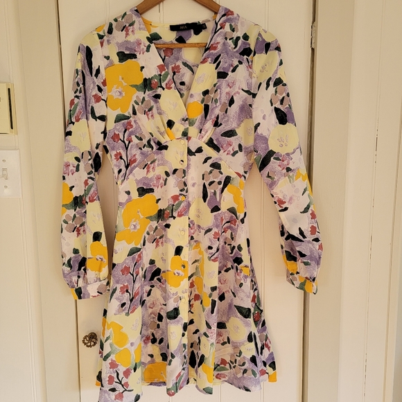 Floral short dress with long sleeves - Picture 1 of 11